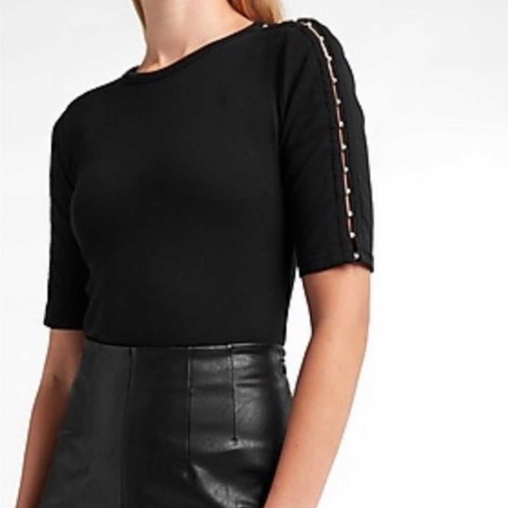 Express Ribbed Pearl Inset Tee NWT - Picture 2 of 16